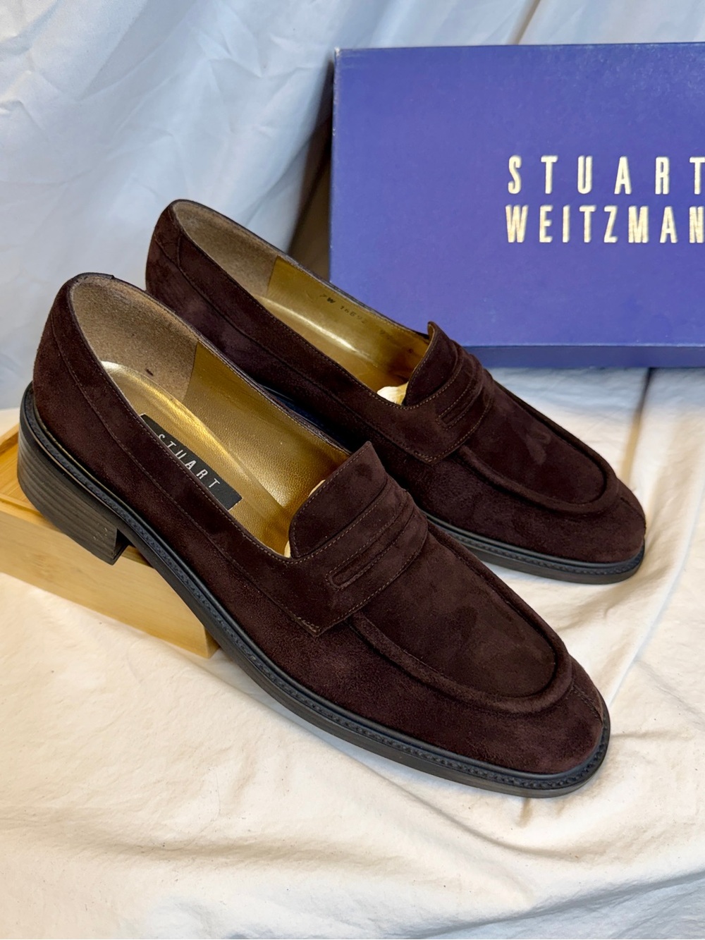 STUART WEITZMAN Vintage Women’s Brown Suede Co-Ed Loafer Low Heels; SZ 9.5 AA